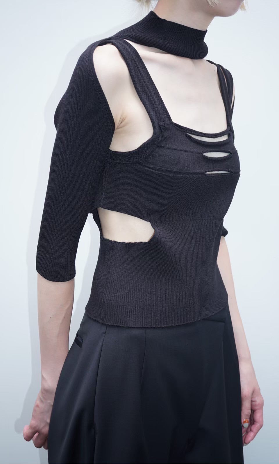 HIGHNECK SLEEVE CAMISOLE