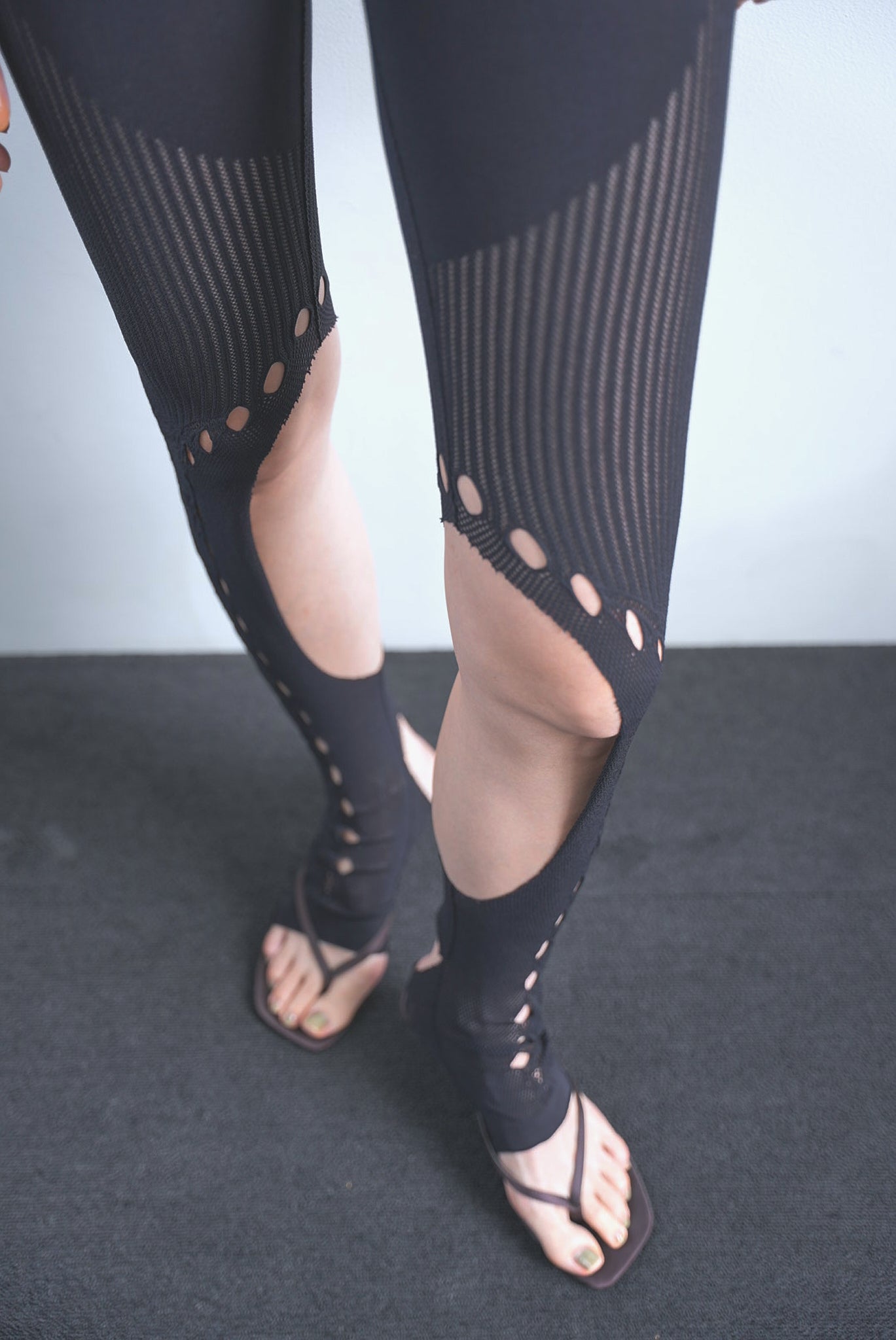 ＜EPI>Hole leggings