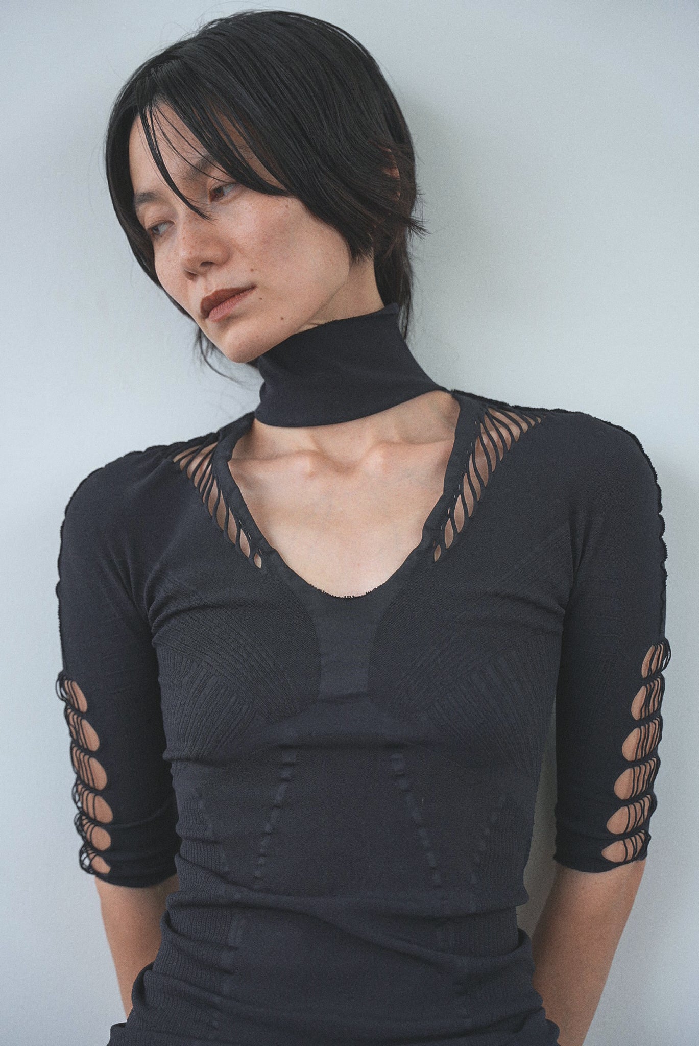 ＜EPI>Free cut neck top