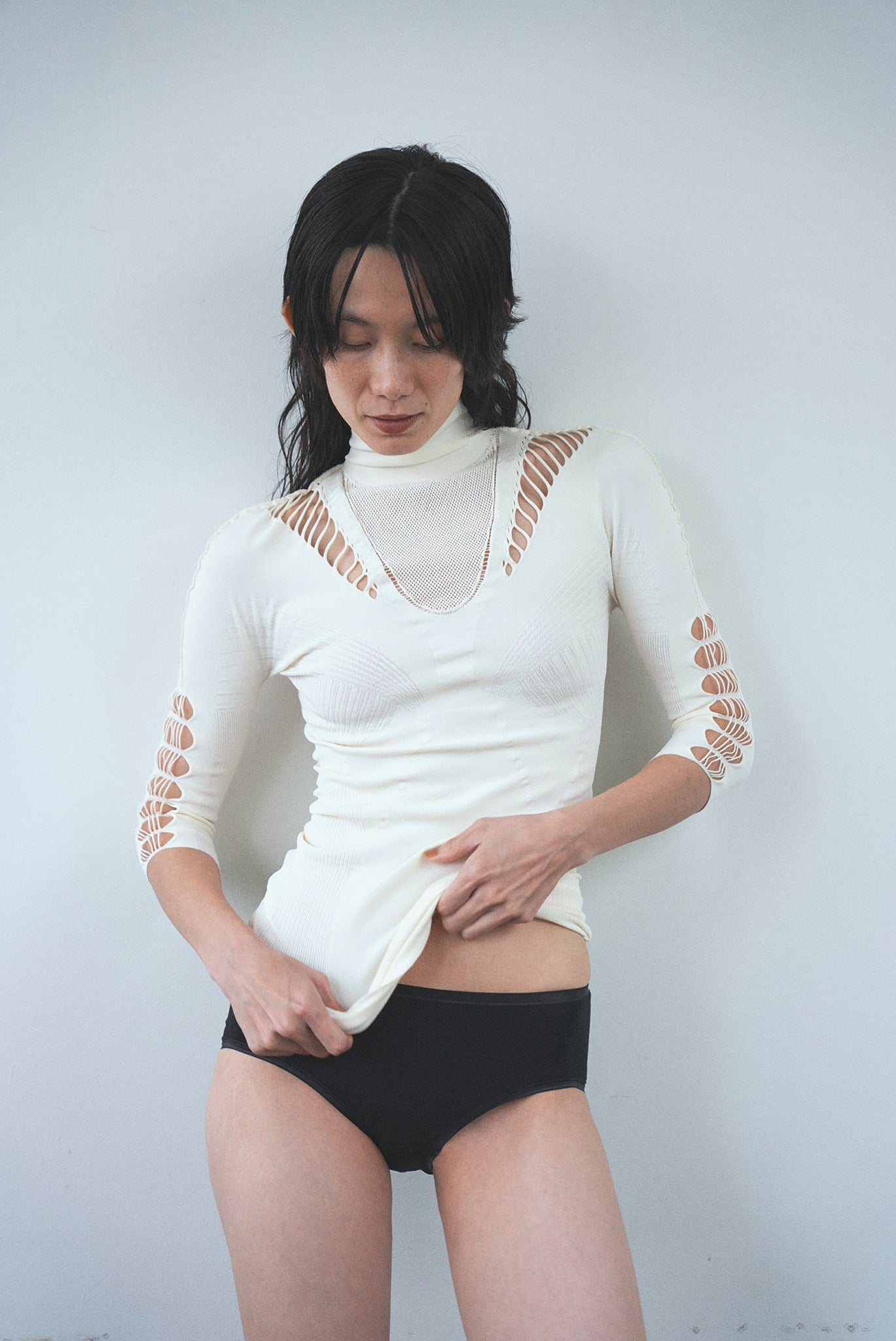 ＜EPI>Free cut neck top